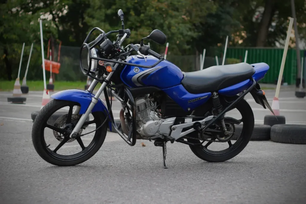 motocykl niebieski do nauki jazdy 1036x691