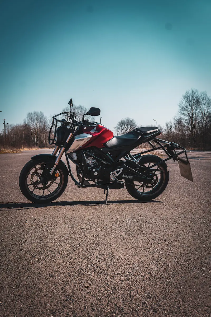 Honda CB125R czerwony 800x1200