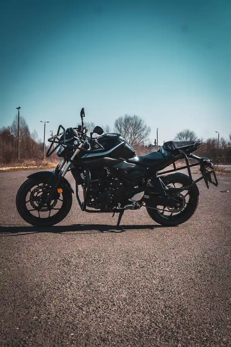 Yamaha MT 07 czarna 800x1200