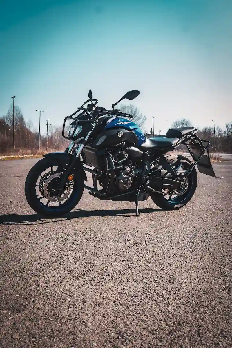 Yamaha MT 07 niebieska 800x1200
